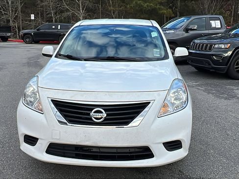 Used 2014 Nissan Versa SV image 3