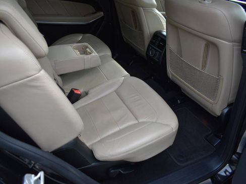 Used 2016 Mercedes-Benz GL 550 4MATIC image 32