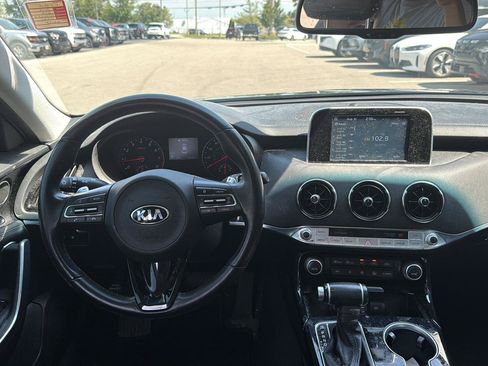 Used 2019 Kia Stinger RWD image 8