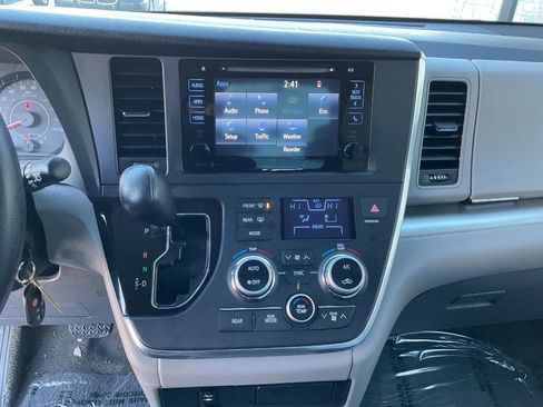 Used 2015 Toyota Sienna LE image 20