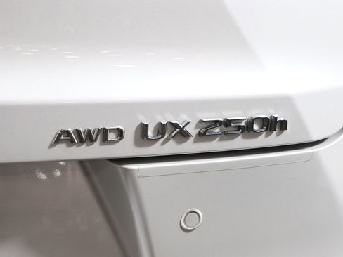 Used 2024 Lexus UX 250h AWD w/ Premium Package image 37