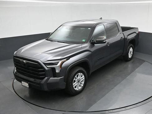 Used 2022 Toyota Tundra SR5 w/ SR5 Convenience Package image 67