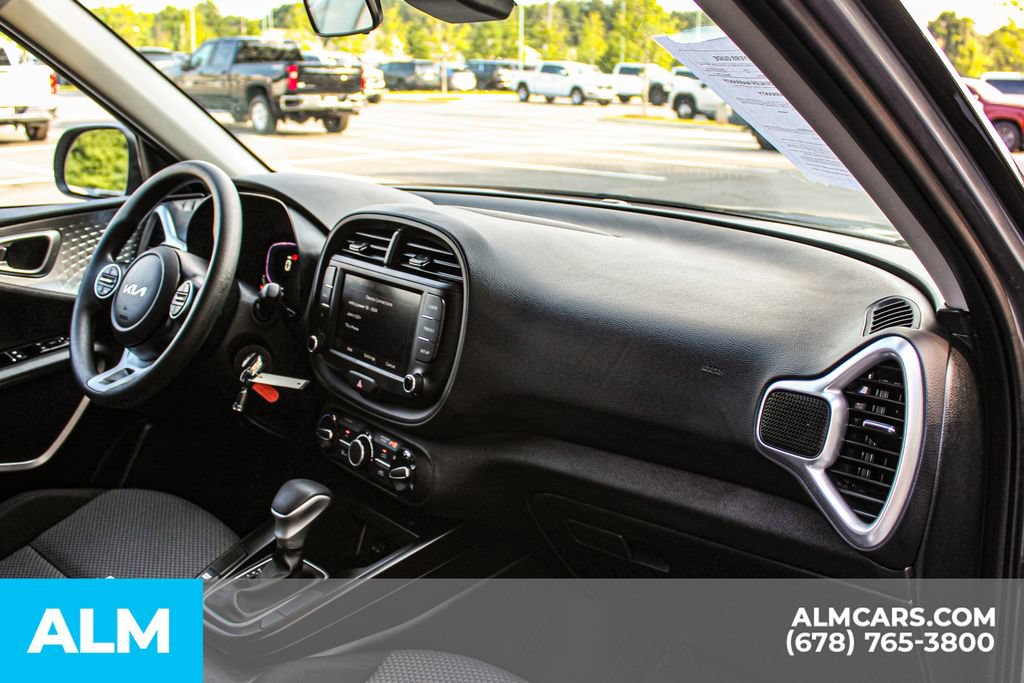 Used 2025 Kia Soul LX w/ LX Technology Package FWD image 22