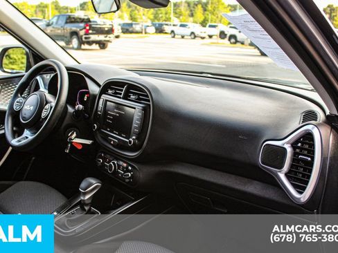 Used 2025 Kia Soul LX w/ LX Technology Package FWD image 22