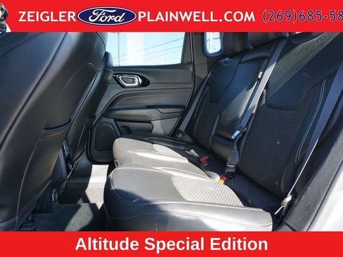Used 2023 Jeep Compass Latitude AWD/4WD image 11