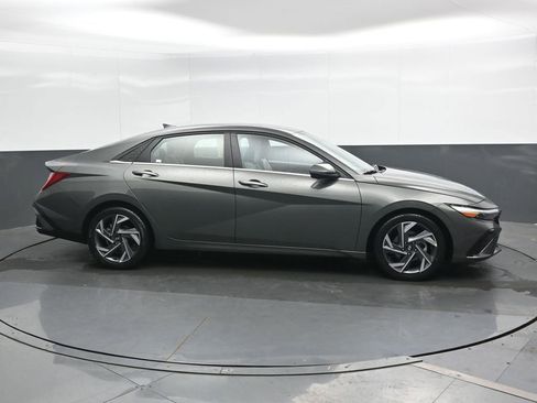 Used 2024 Hyundai Elantra Limited FWD image 4