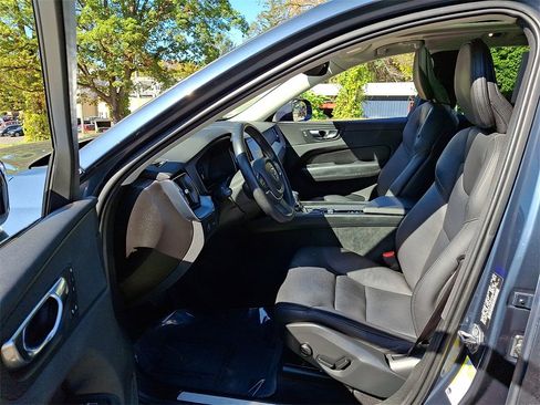 Used 2019 Volvo XC60 T6 Momentum w/ Premium Package image 14