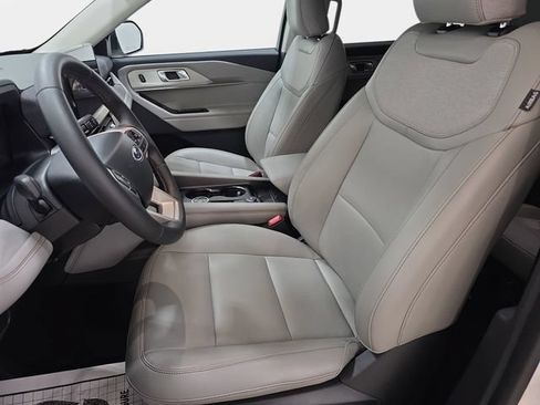 Used 2026 Ford Explorer Active w/ Active Comfort Package AWD/4WD image 13