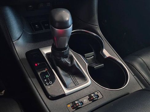 Used 2019 Toyota Highlander Limited FWD image 11
