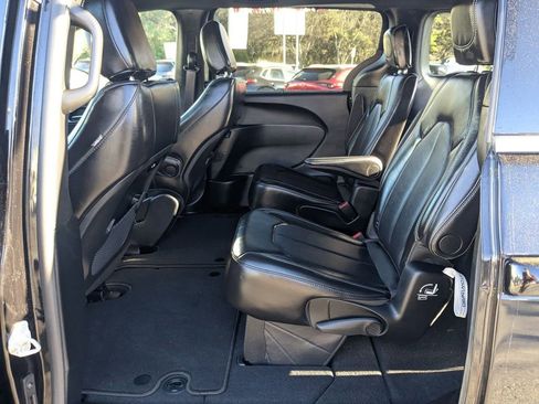 Used 2025 Chrysler Pacifica Select FWD image 25