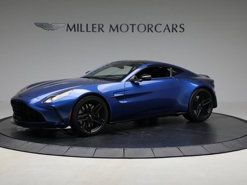 Used 2025 Aston Martin V8 Vantage Coupe image 2
