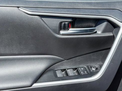 Used 2025 Toyota RAV4 XLE image 22