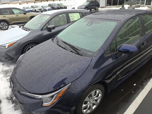Used 2021 Toyota Corolla LE image 8
