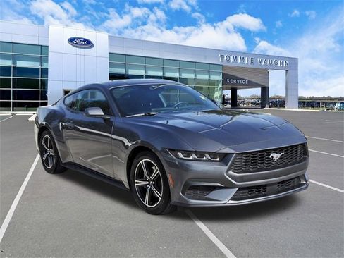 Used 2025 Ford Mustang Coupe image 6