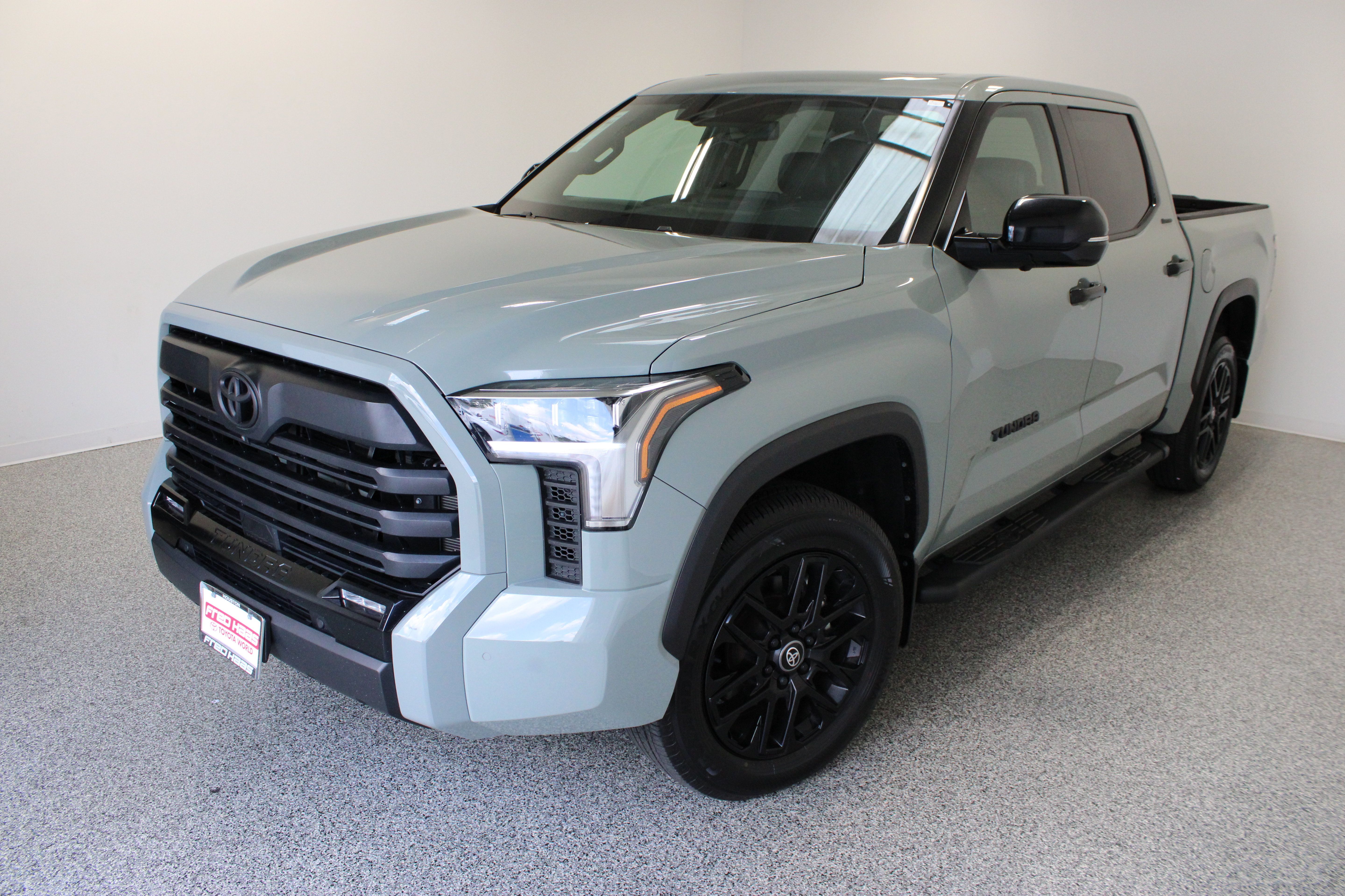 Used 2025 Toyota Tundra Limited AWD/4WD image 2