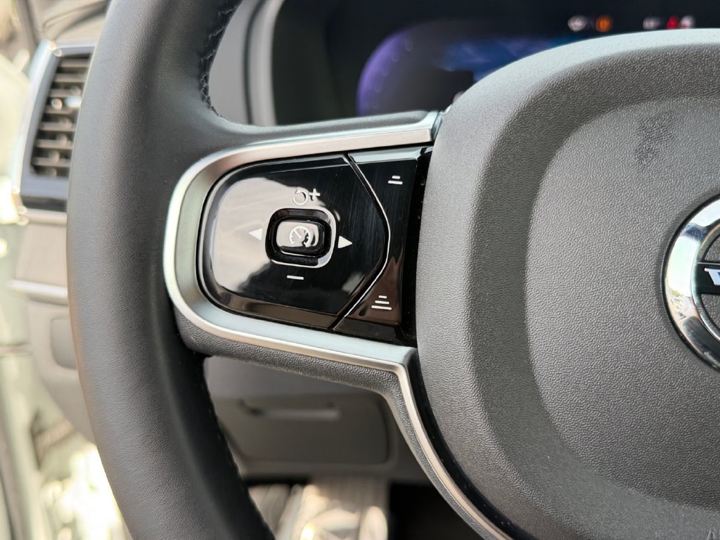 Certified 2025 Volvo XC90 T8 Ultra w/ Protection Package Premier AWD/4WD image 20
