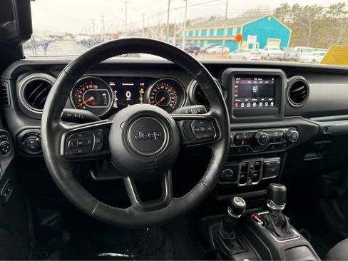 Used 2021 Jeep Gladiator Sport image 15