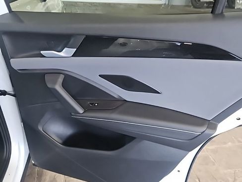 New 2026 Volkswagen Tiguan SE image 15