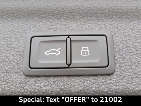 Used 2025 Audi Q3 2.0T Premium w/ Convenience Package image 16