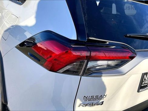 Used 2020 Toyota RAV4 Limited image 20