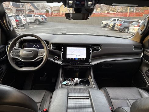 Used 2024 Jeep Wagoneer Series II w/ Flexible Seating Group image 25