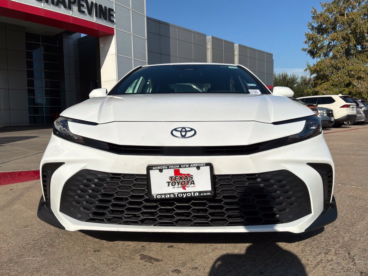 Used 2026 Toyota Camry SE FWD image 3