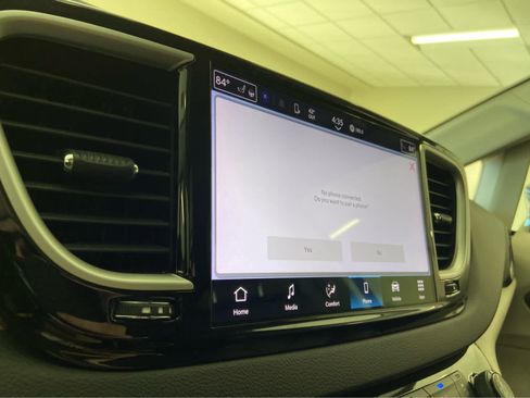 Used 2024 Chrysler Pacifica Touring-L image 28