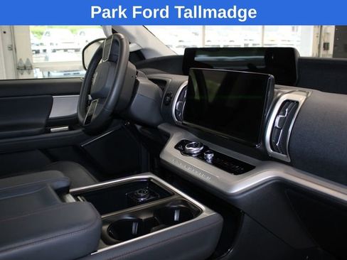 Used 2025 Ford Expedition Max Active AWD/4WD image 25