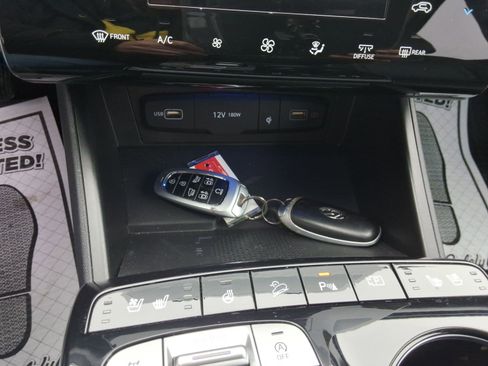 Used 2023 Hyundai Tucson Limited w/ Winter Package image 17