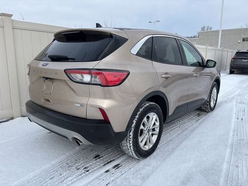 Used 2020 Ford Escape SE image 3