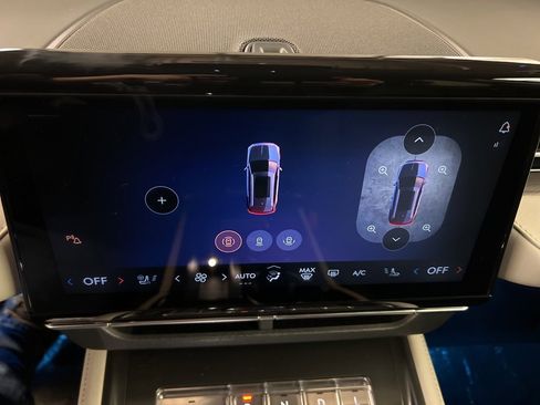 Used 2025 Lincoln Nautilus Premier image 13