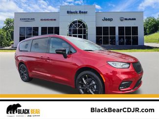 New 2026 Chrysler Pacifica Select w/ S Appearance Package video 1