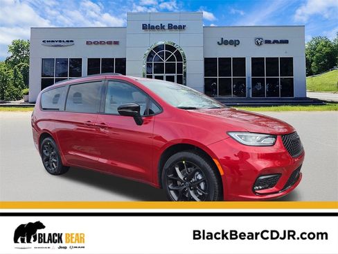 New 2026 Chrysler Pacifica Select w/ S Appearance Package image 1