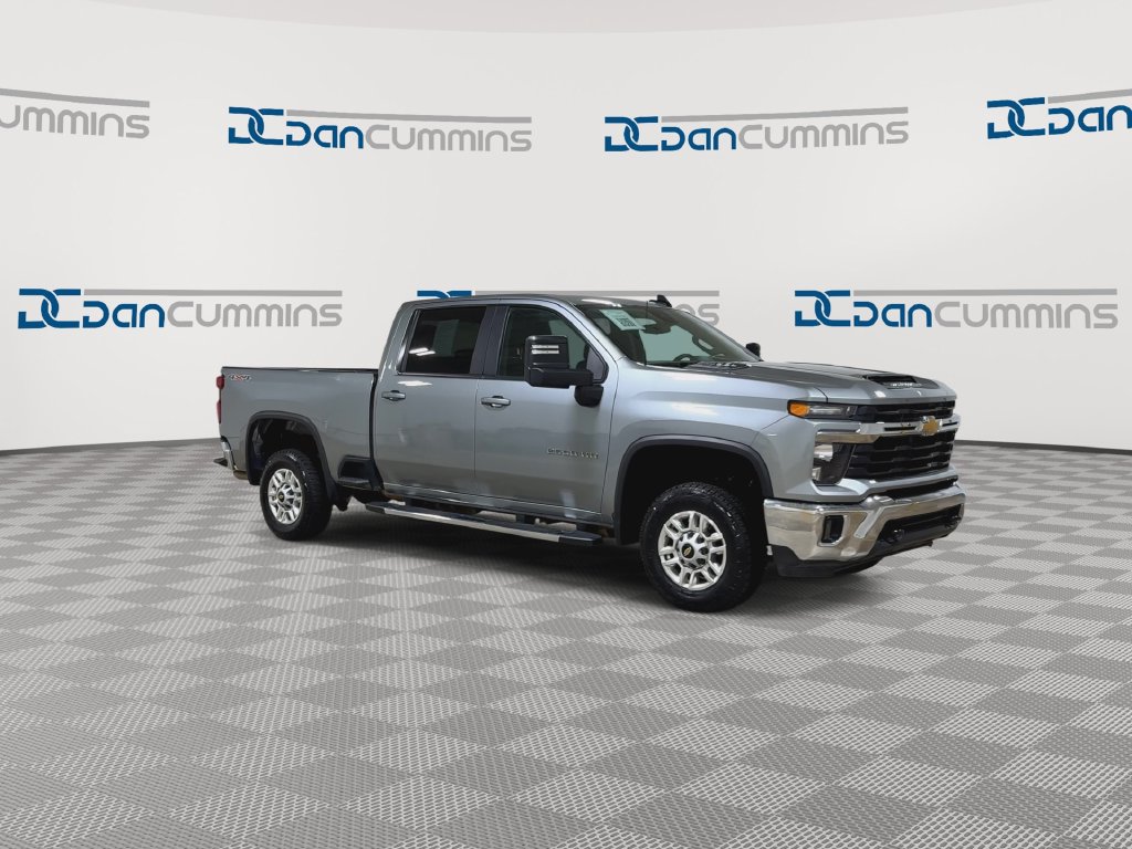 Used 2025 Chevrolet Silverado 2500 LT w/ Convenience Package AWD/4WD image 2