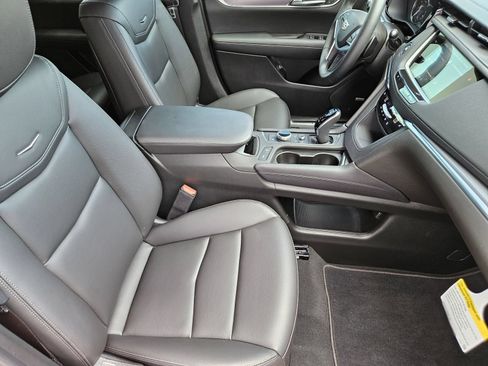 New 2026 Cadillac XT5 Luxury FWD image 16