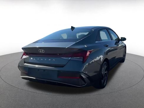 Used 2025 Hyundai Elantra SEL image 14