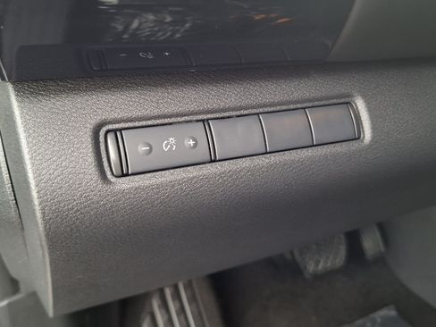 Certified 2025 Nissan Pathfinder S AWD/4WD image 10