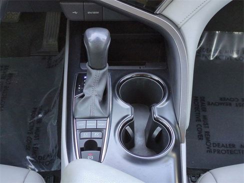 Used 2020 Toyota Camry SE image 18