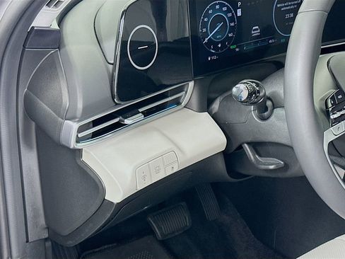 Certified 2025 Hyundai Elantra Limited w/ Cargo Package FWD image 10