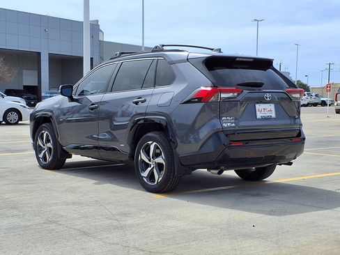 Certified 2022 Toyota RAV4 SE w/ Weather & Moonroof Package image 7