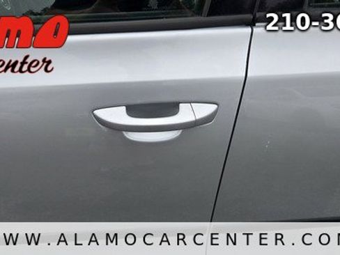 Used 2013 Volkswagen Golf 4-Door FWD image 10