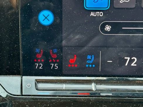 Used 2024 Volkswagen Atlas SE image 26