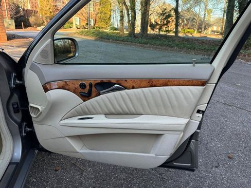 Used 2006 Mercedes-Benz E 500 Sedan image 37