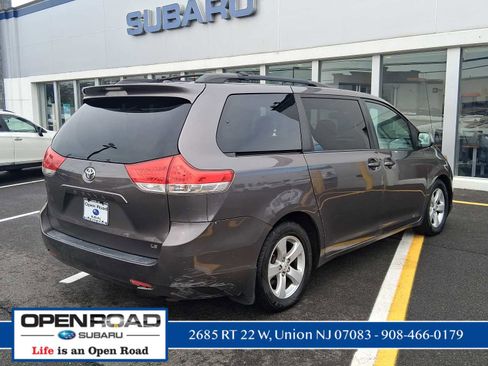 Used 2012 Toyota Sienna LE image 8