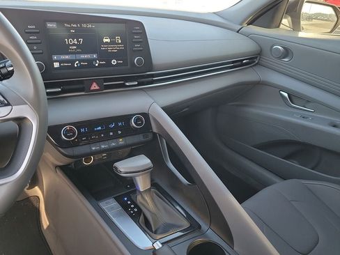 Used 2025 Hyundai Elantra Sport FWD image 20