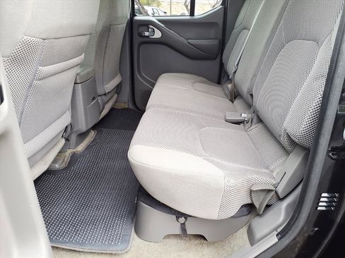 Used 2015 Nissan Frontier SV image 18