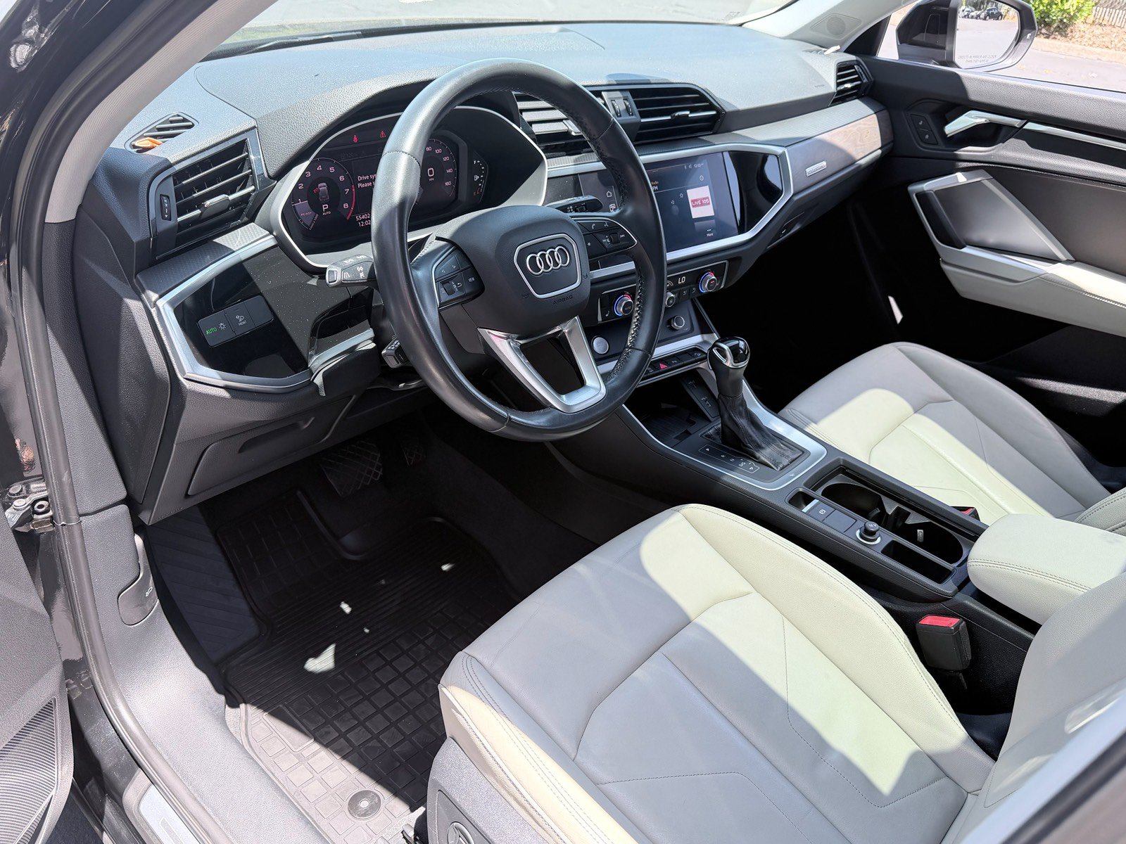 Used 2019 Audi Q3 2.0T Premium Plus w/ Premium Plus Package AWD/4WD image 12