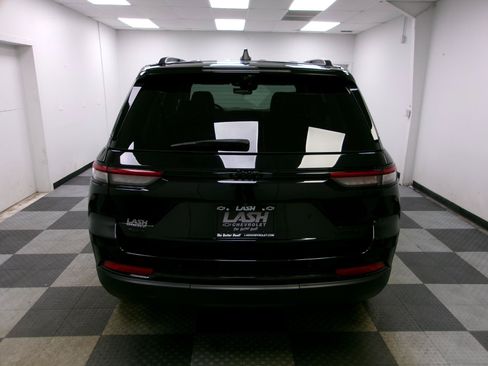 Used 2023 Jeep Grand Cherokee Limited w/ Luxury Tech Group II AWD/4WD image 13
