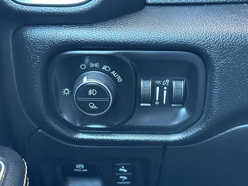 Used 2022 RAM 1500 Laramie AWD/4WD image 40