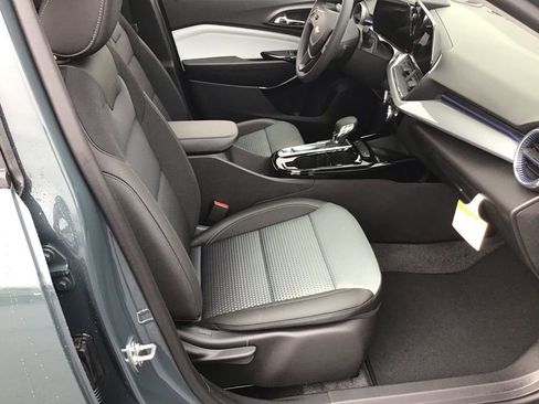 New 2026 Chevrolet Trax LT w/ Sunroof Package image 10